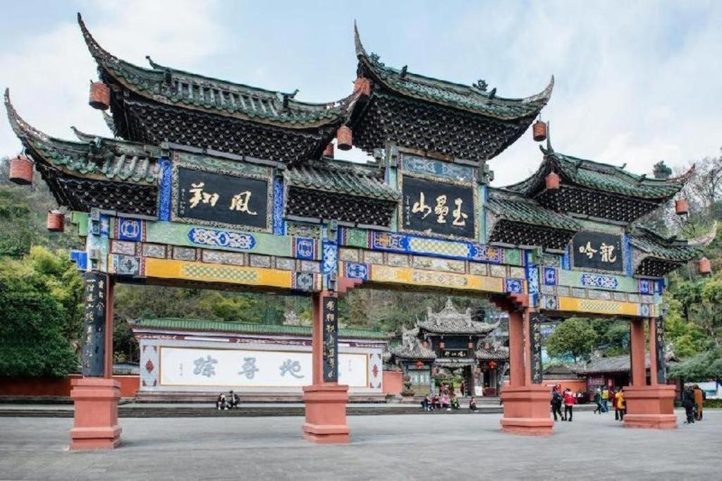 Holiday Inn Express Dujiangyan Ancient City Eksteriør billede