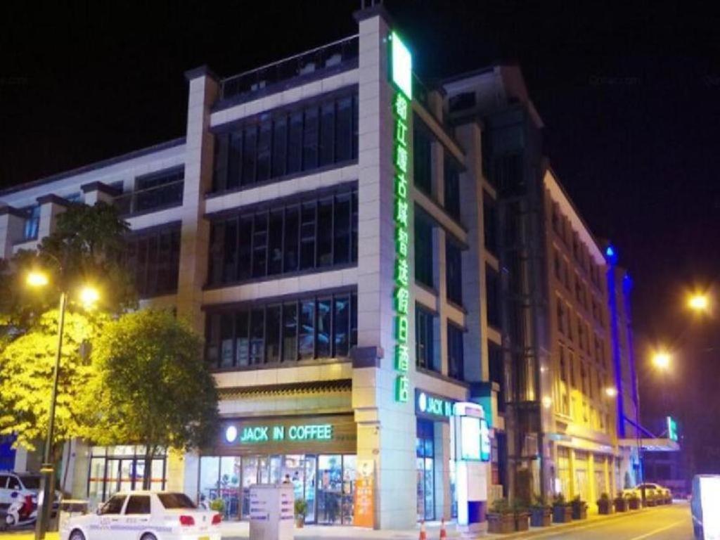 Holiday Inn Express Dujiangyan Ancient City Eksteriør billede